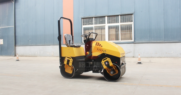 小型壓路機(jī)的詳細(xì)操作規(guī)程、技巧